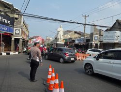 Karnaval Mobil Hias Meriahkan HUT RI, Satlantas Polres Purwakarta Atur Lalu Lintas di Kebon Jahe