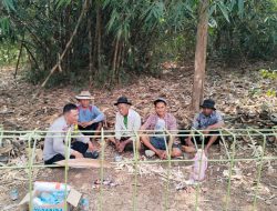 Cegah Kebakaran Lahan, Bhabinkamtibmas Polsek Cibatu Sosialisasikan Layanan Polri 110